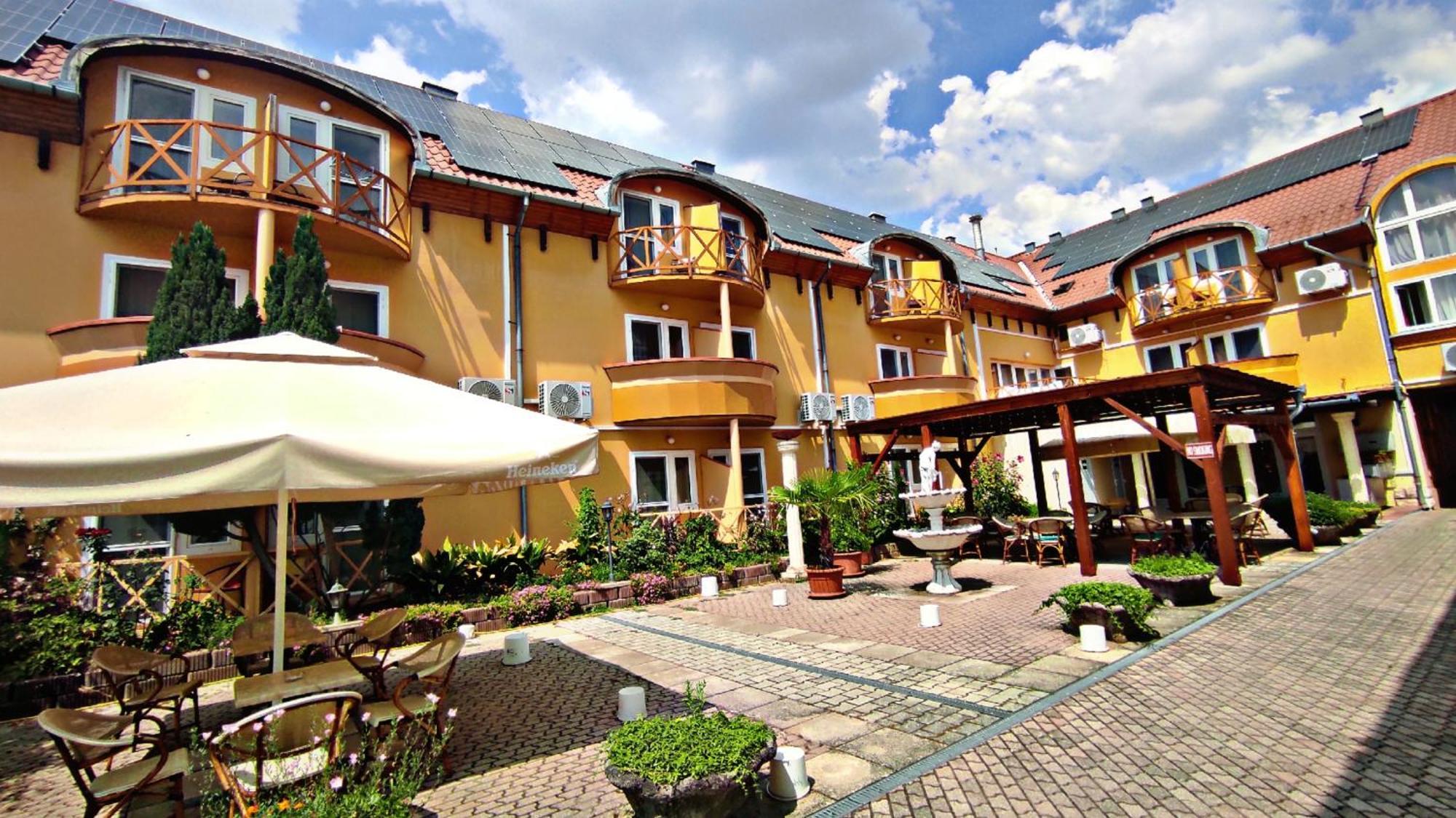 Atrium Hotel Harkány Exteriör bild